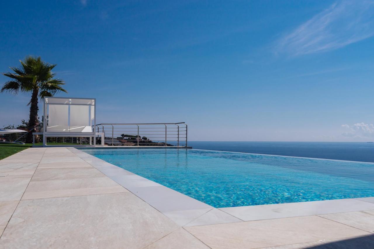 Villa Sabrina Riviera Dei Fiori A Picco Sul Mare Con Piscina Privata ,Wellness & Spa Imperia Exterior foto