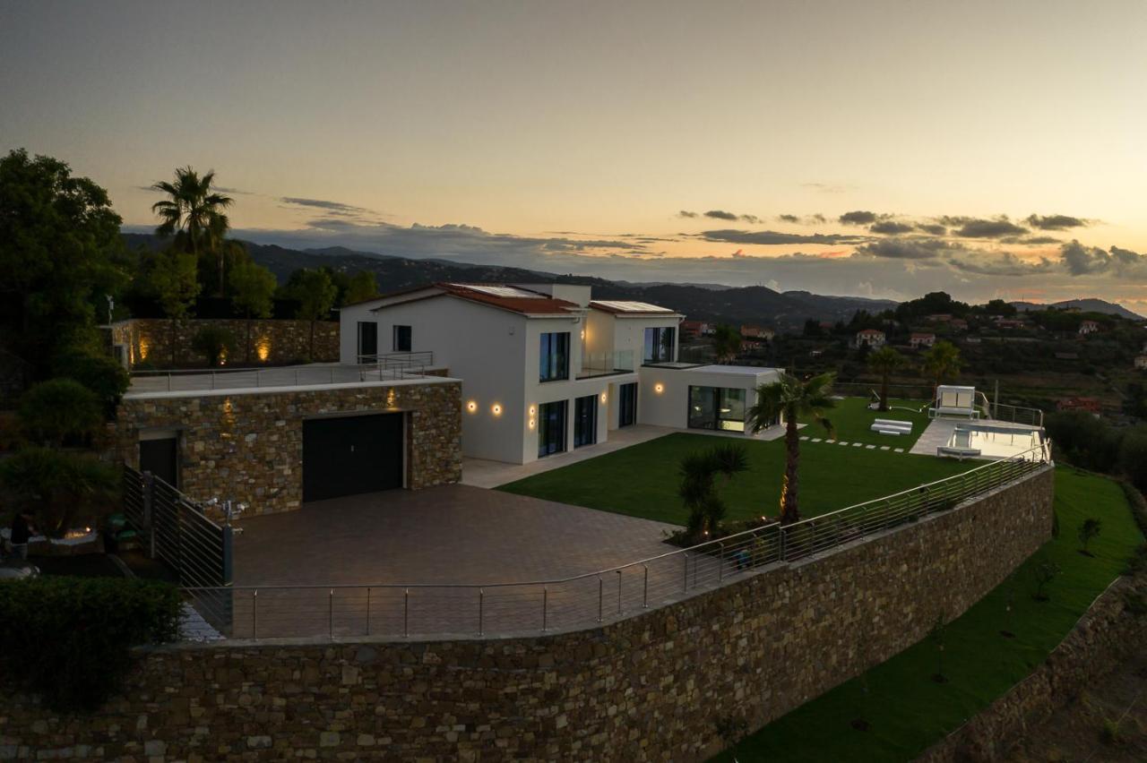 Villa Sabrina Riviera Dei Fiori A Picco Sul Mare Con Piscina Privata ,Wellness & Spa Imperia Exterior foto