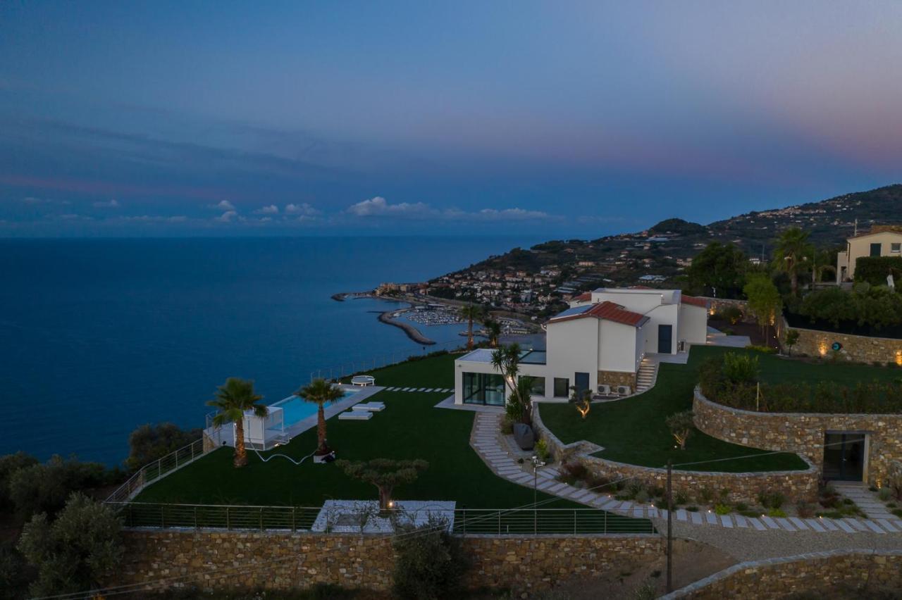 Villa Sabrina Riviera Dei Fiori A Picco Sul Mare Con Piscina Privata ,Wellness & Spa Imperia Exterior foto
